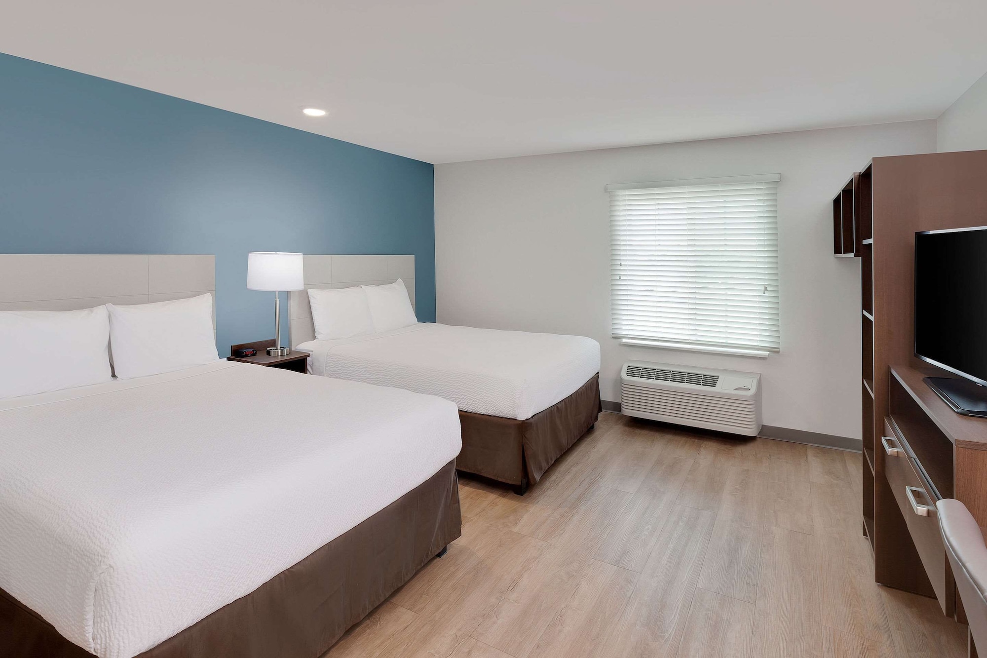 STANDARD, 2 QUEEN BEDS
