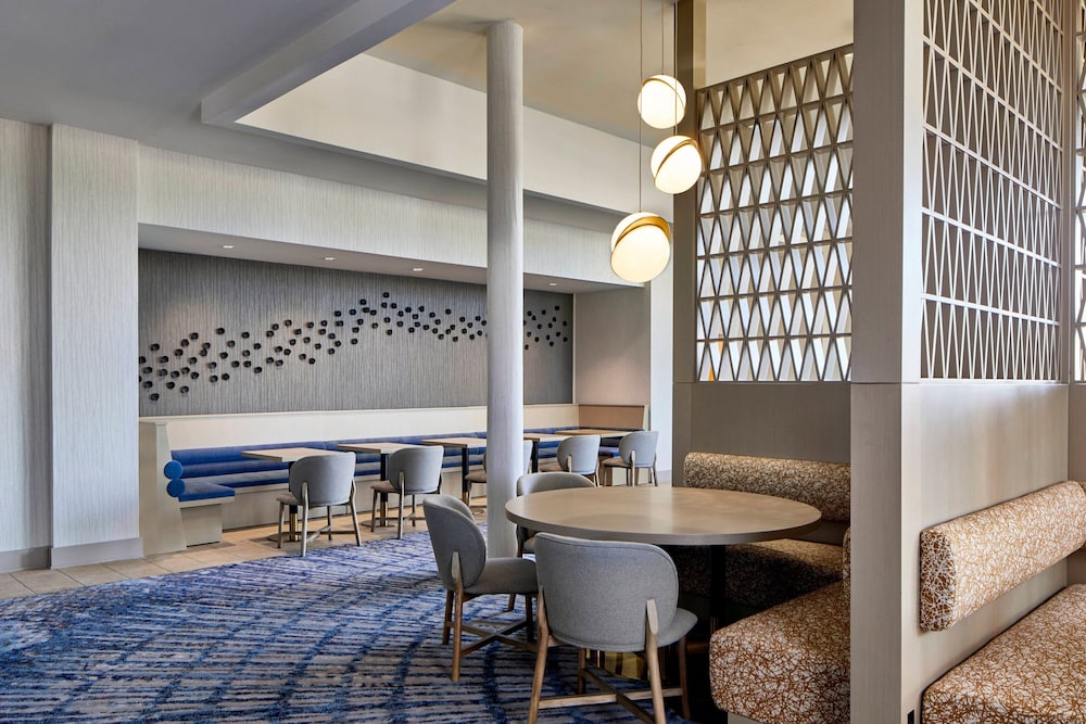 Delta Hotels by Marriott Toledo 43/50