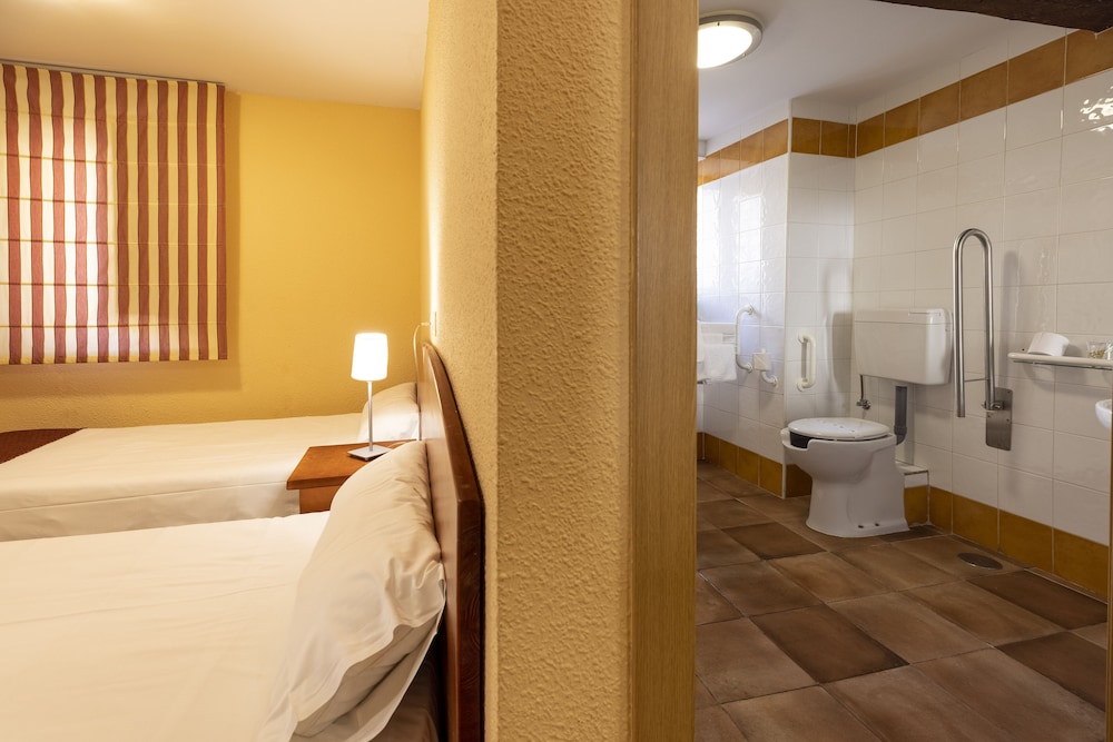 Hostal Restaurante Puerta del Alcázar 31/61