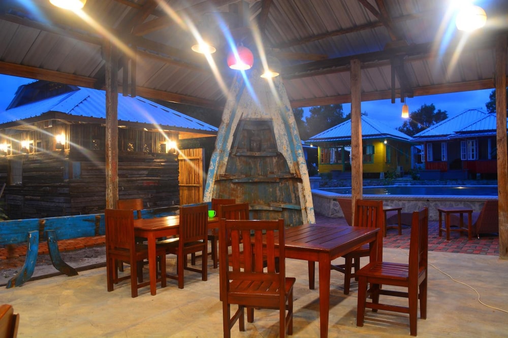 Rock and Wreck Dive Resort 32/47