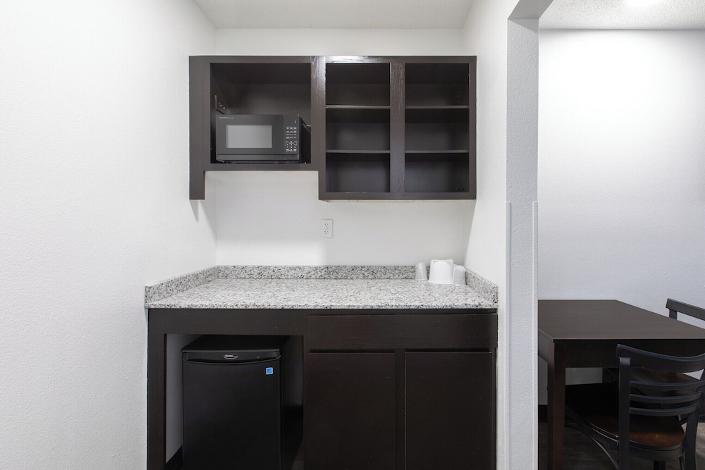 Motel6 Greenville, SC - I-85 Near Downtown 14/15