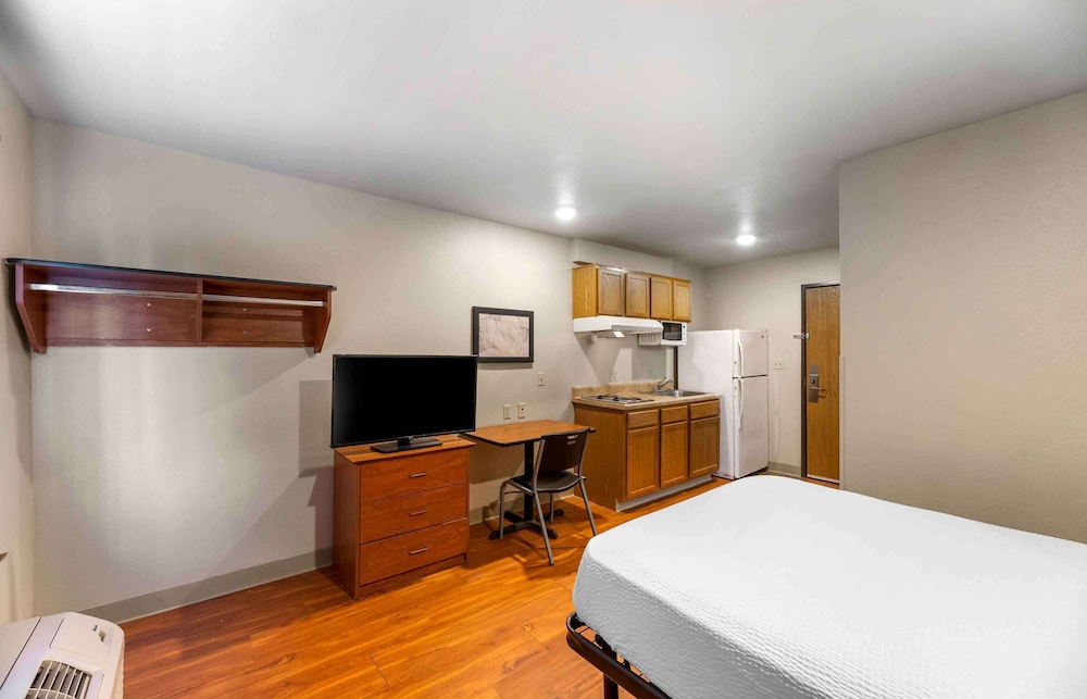 STUDIO, DOUBLE BED