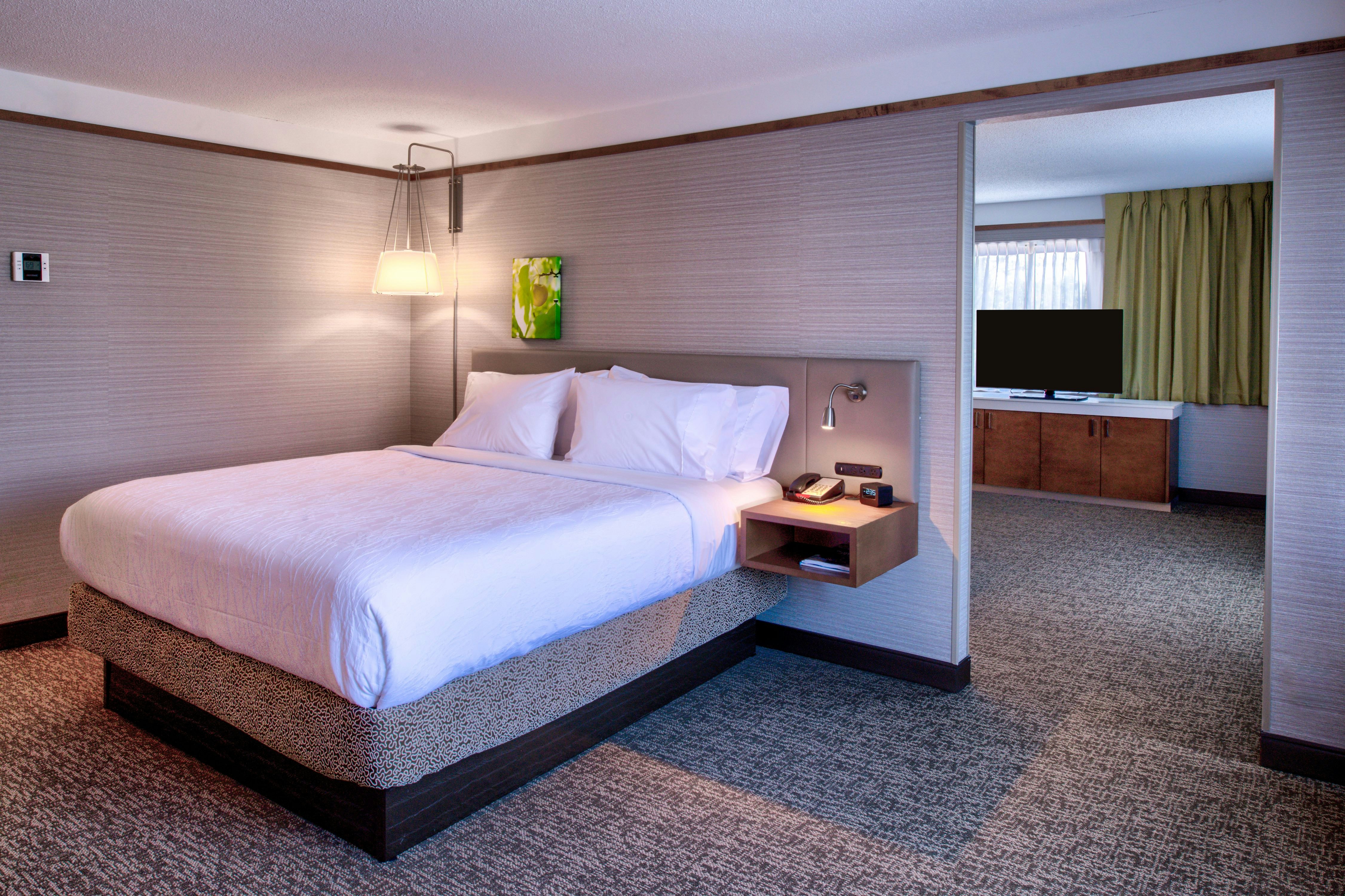Connecting, Space, King Bed