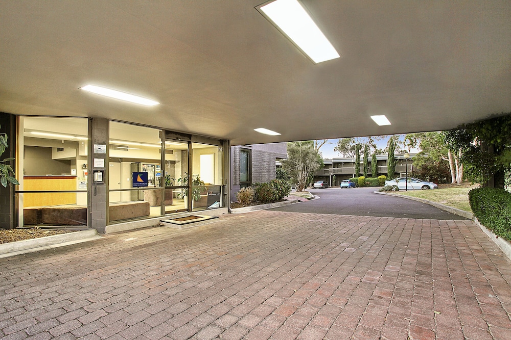 Knox International Hotel and Apartments 13/24