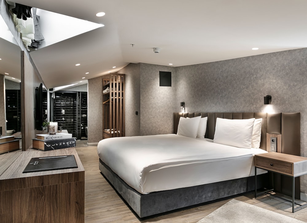 Suite, King Bed