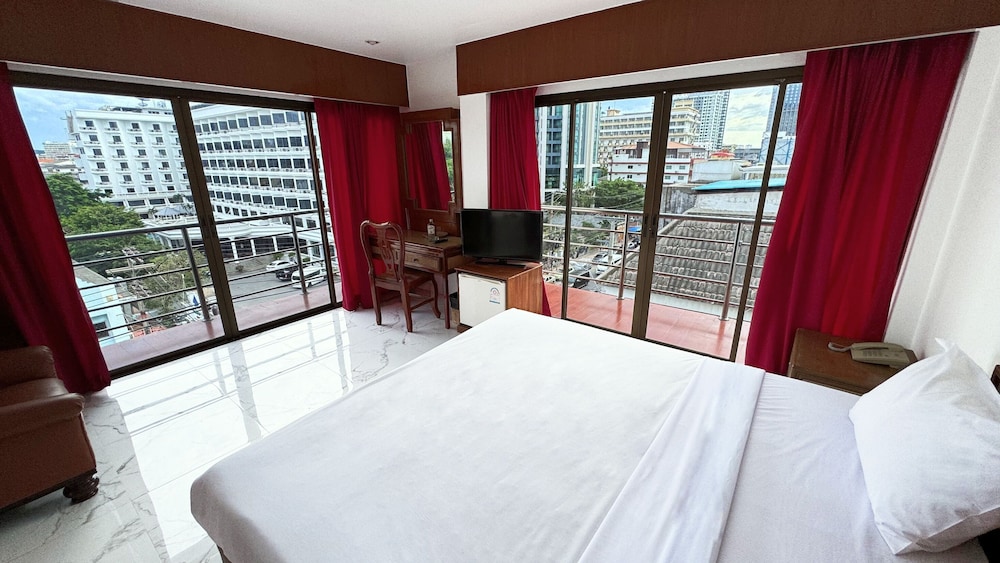 DELUXE, DOUBLE BED