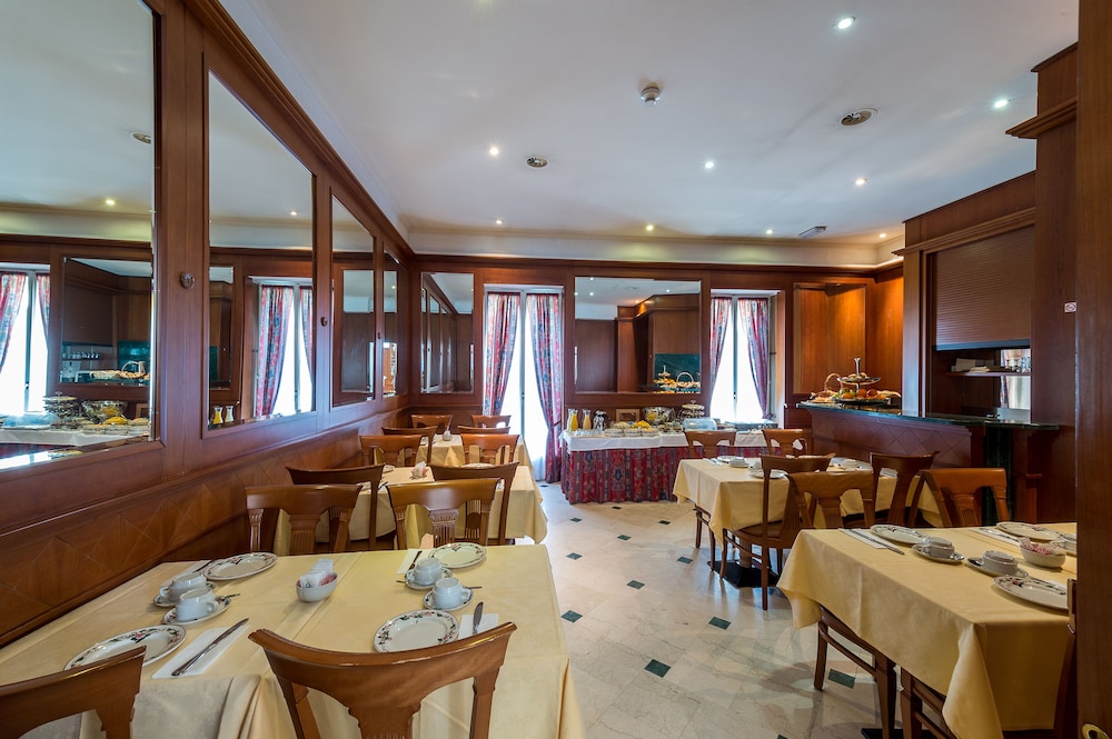 Diplomate Hotel 37/40