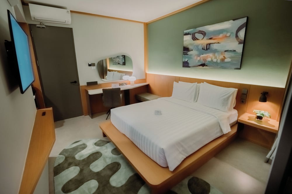 DELUXE, DOUBLE BED