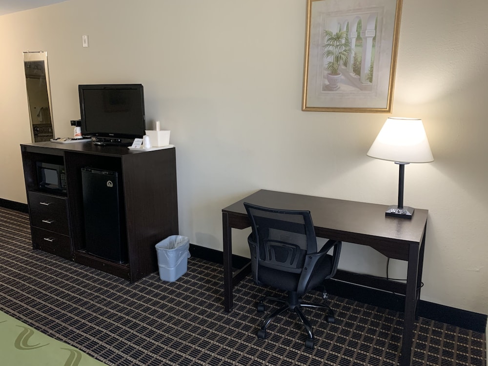 Quality Inn and Suites Pensacola Bayview 48/49