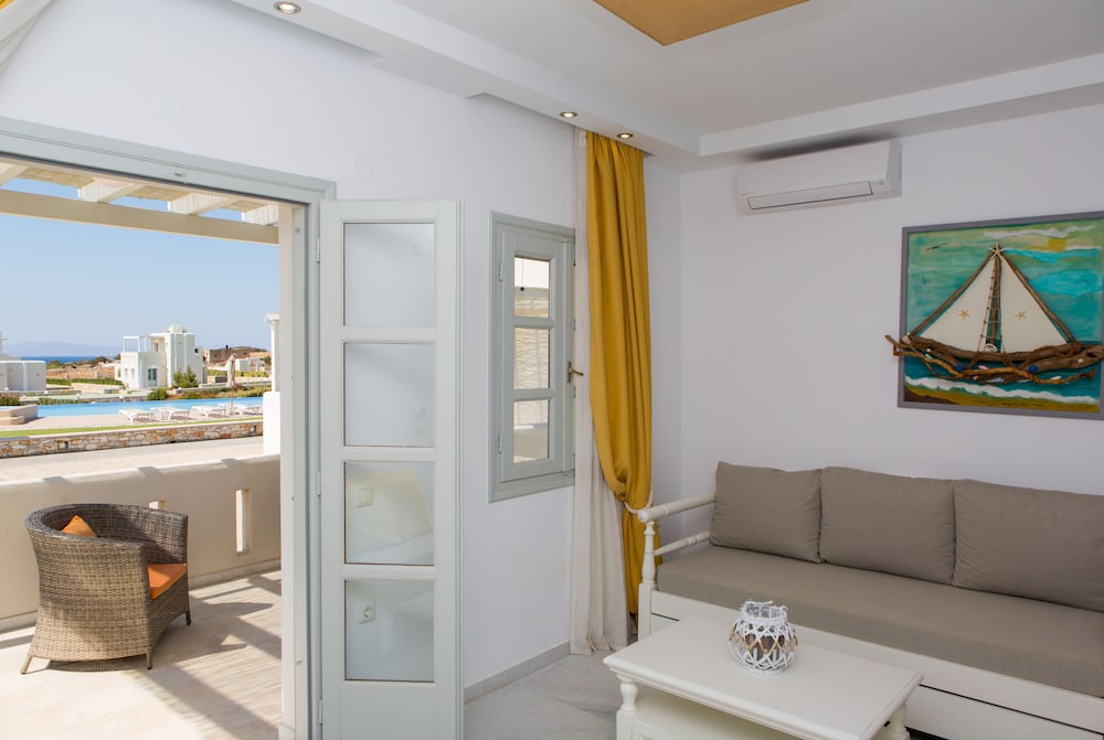 Sun and Moon Villas and Suites 46/72
