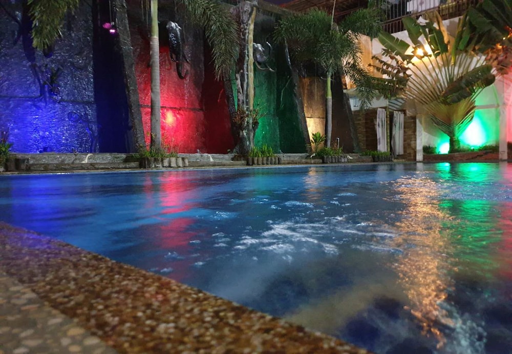 Aristocrat Residence Hotel 76/80