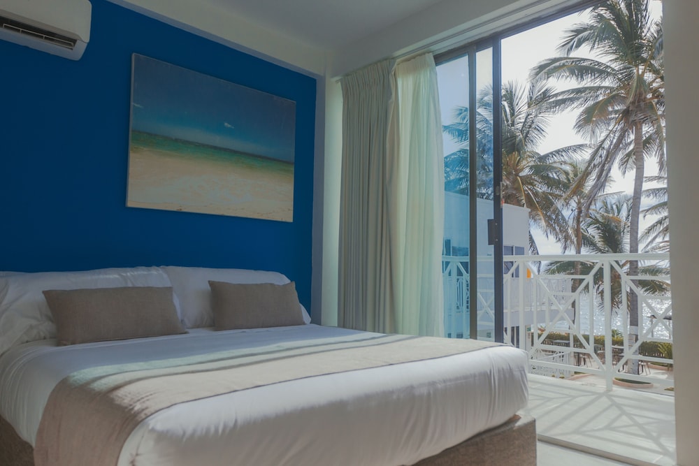 SUPERIOR, KING BED, OCEAN VIEW