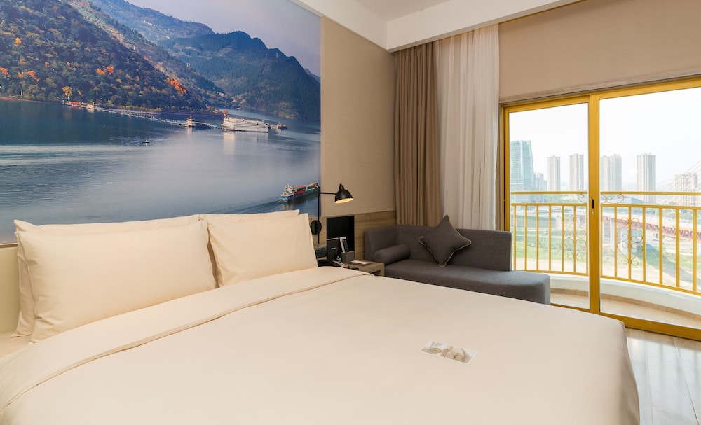Atour Hotel (Chongqing Hongyadong Riverside) 18/36