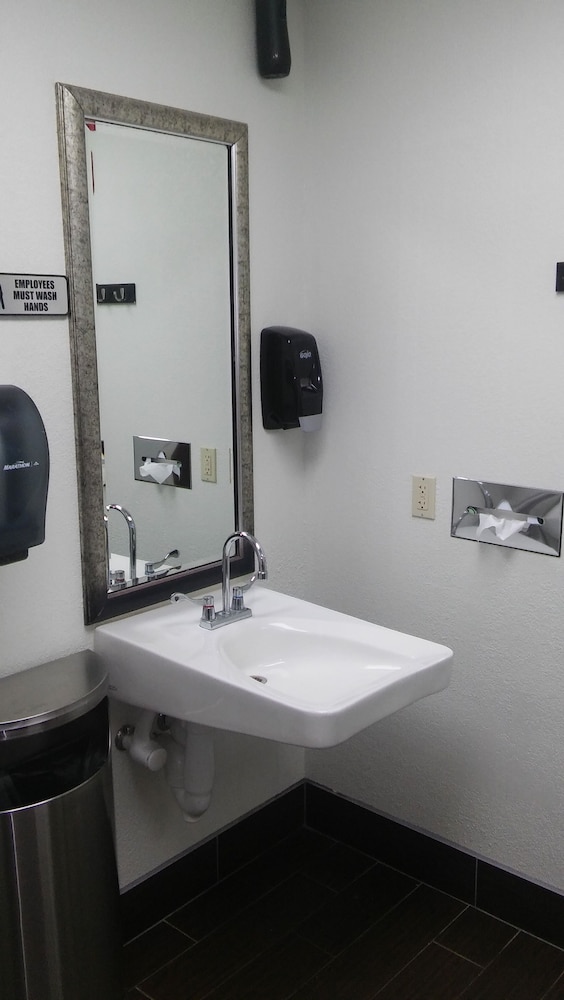 Best Western Plus Springfield Airport Inn 18/39