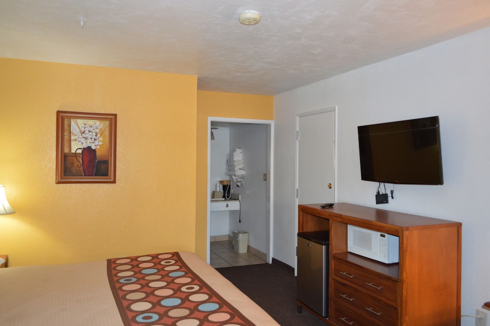 Super 8 By Wyndham St. George UT 19/23