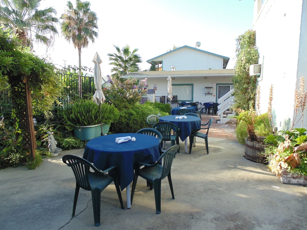 Plantation Bed & Breakfast 46/50