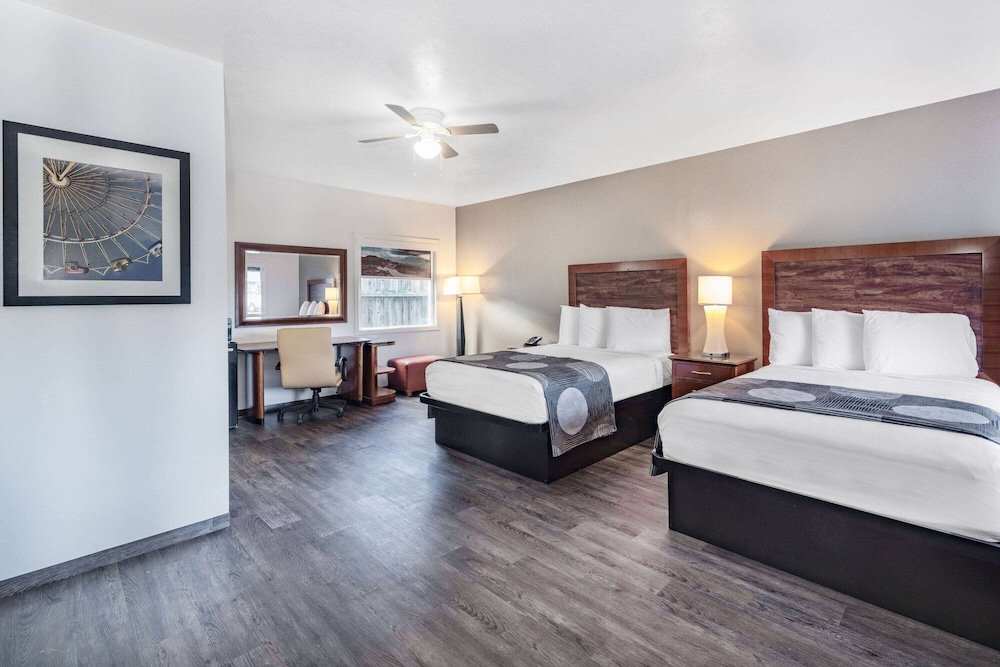 Oceanside Inn and Suites a Days Inn by Wyndham 16/38