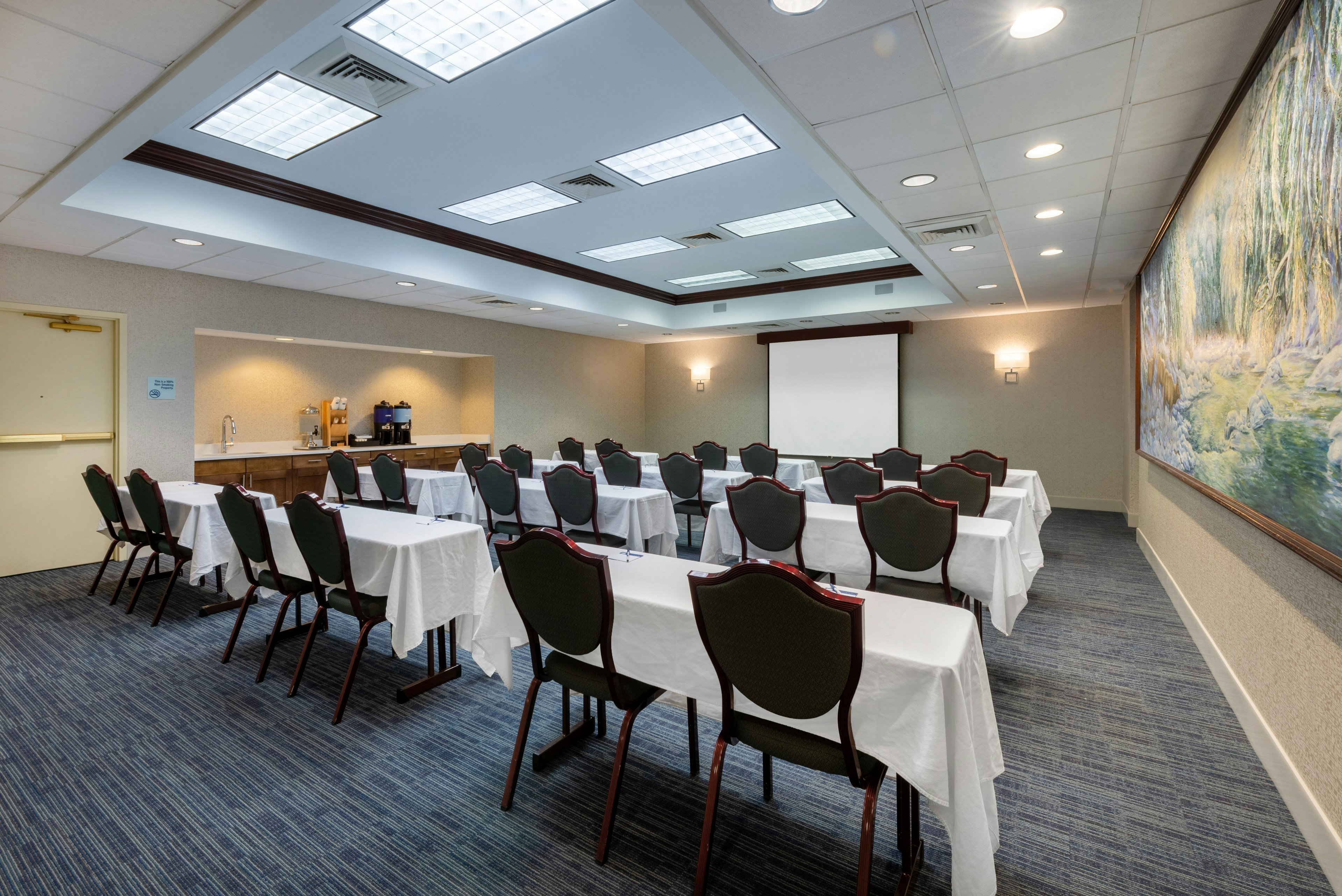 Holiday Inn Express State College Williamsburg Sq 36/48
