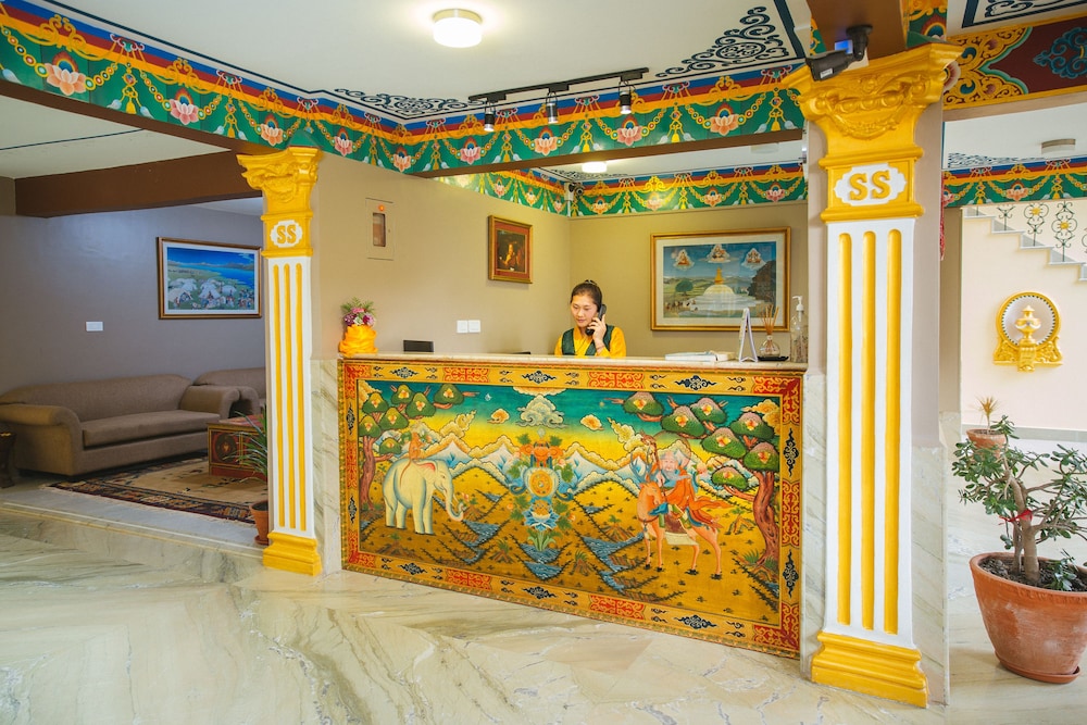 Hotel Lotus Gems 6/37