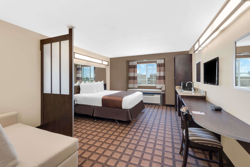 Microtel Inn Suites By Wyndham Midland 8/36