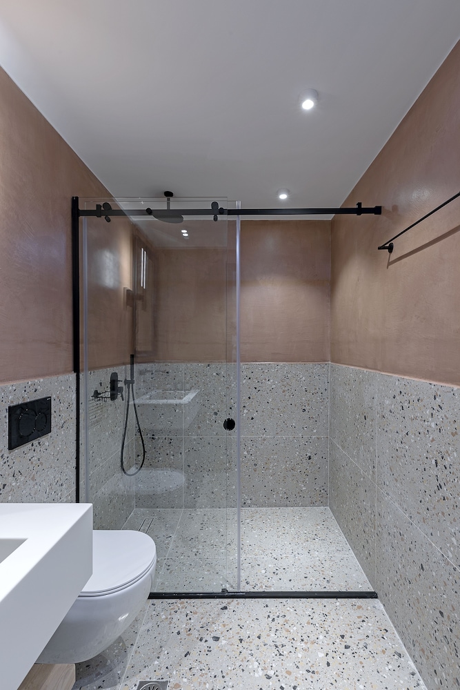 The Athenians Art Apartments 48/50