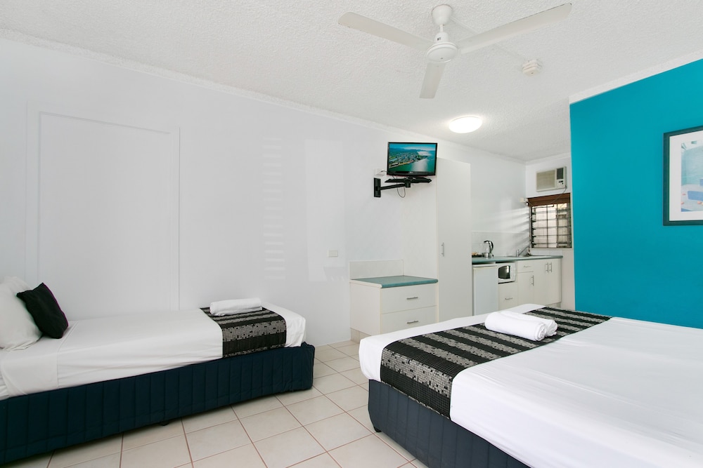 CAIRNS CITY PALMS 20/59