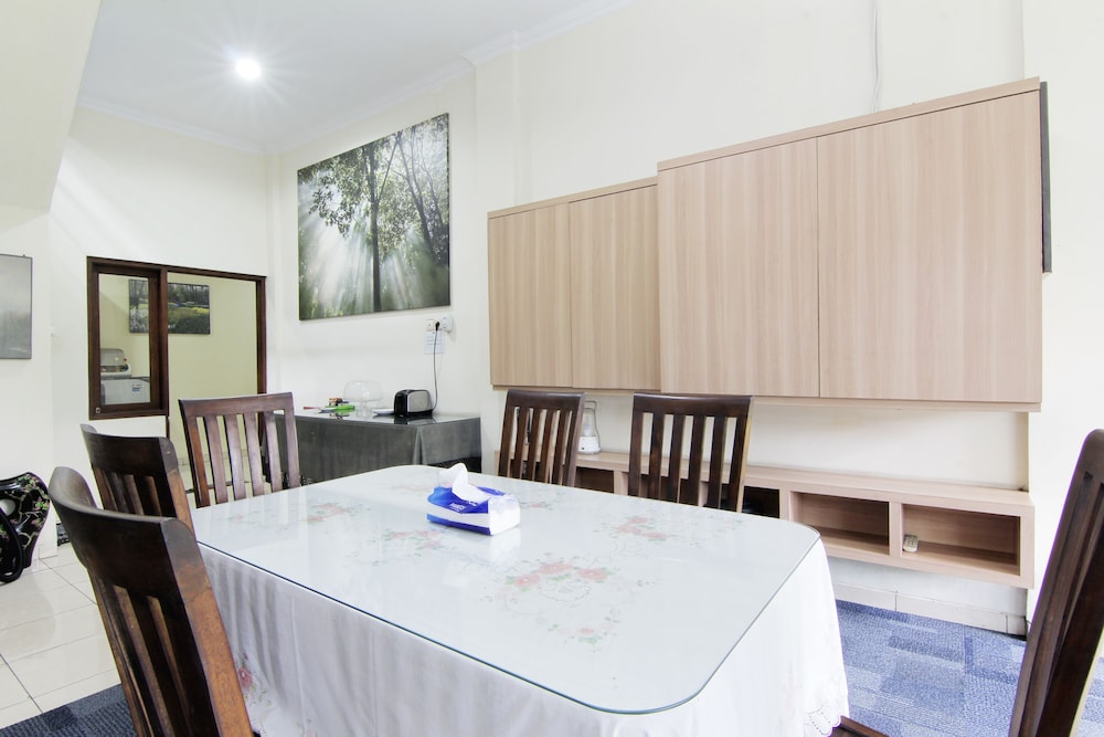 Embe Joglo Homestay by ZUZU 18/27
