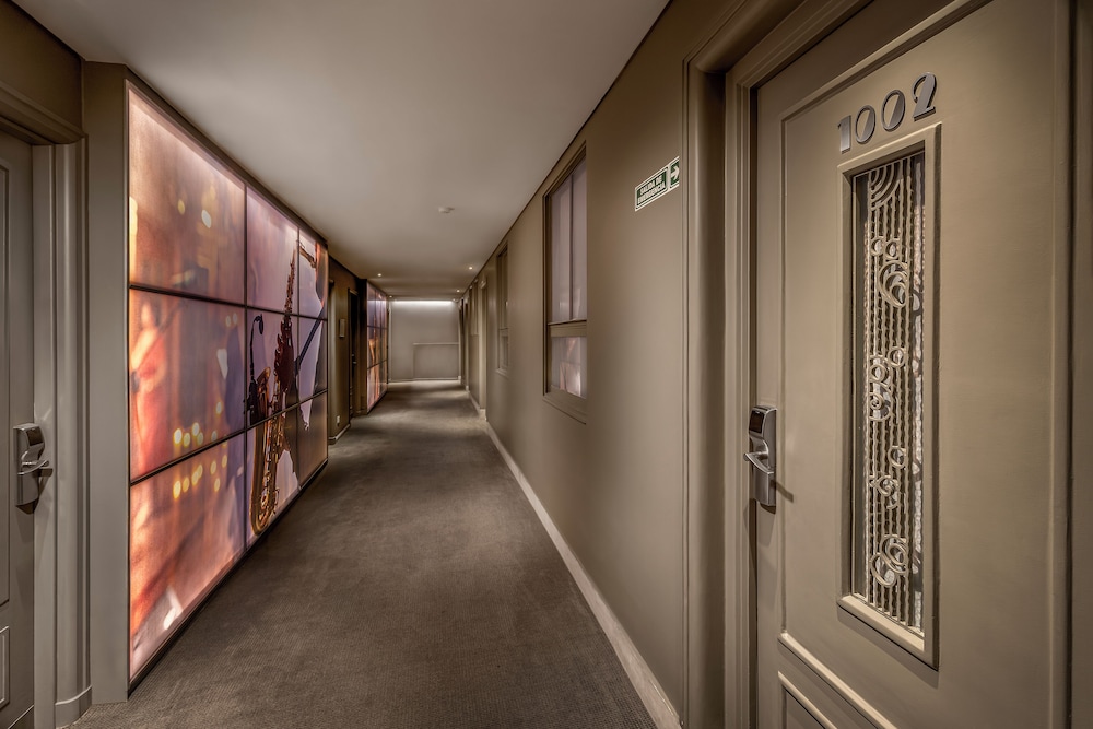 Broadway Hotel And Suites 17/50