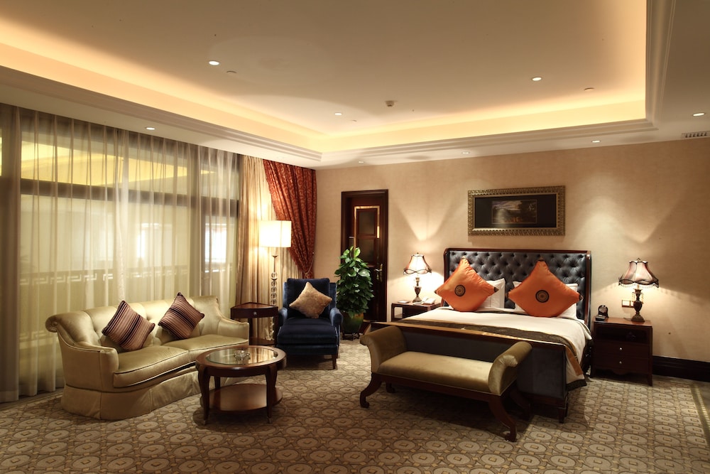 ROYAL MEDITERRANEAN HOTEL 41/47