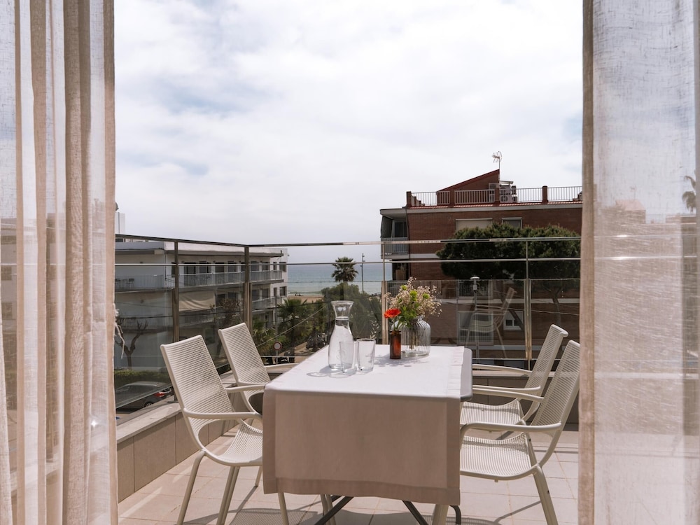 Castellmar Apartments 4/57