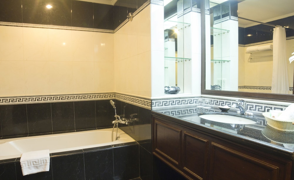Herald Suites Solana 24/65