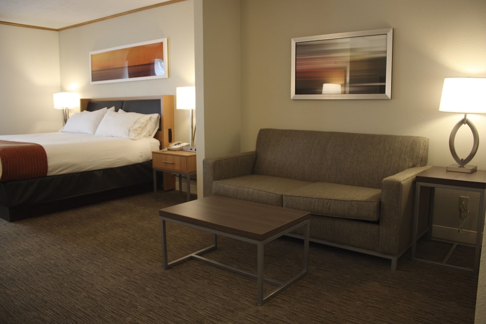 Holiday Inn Express Munising-Lakeview 29/68