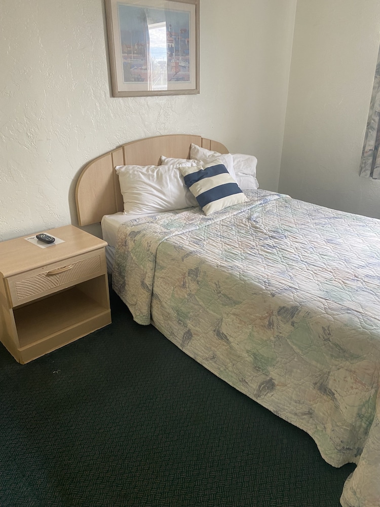 Rodeway Inn Suites 16/28
