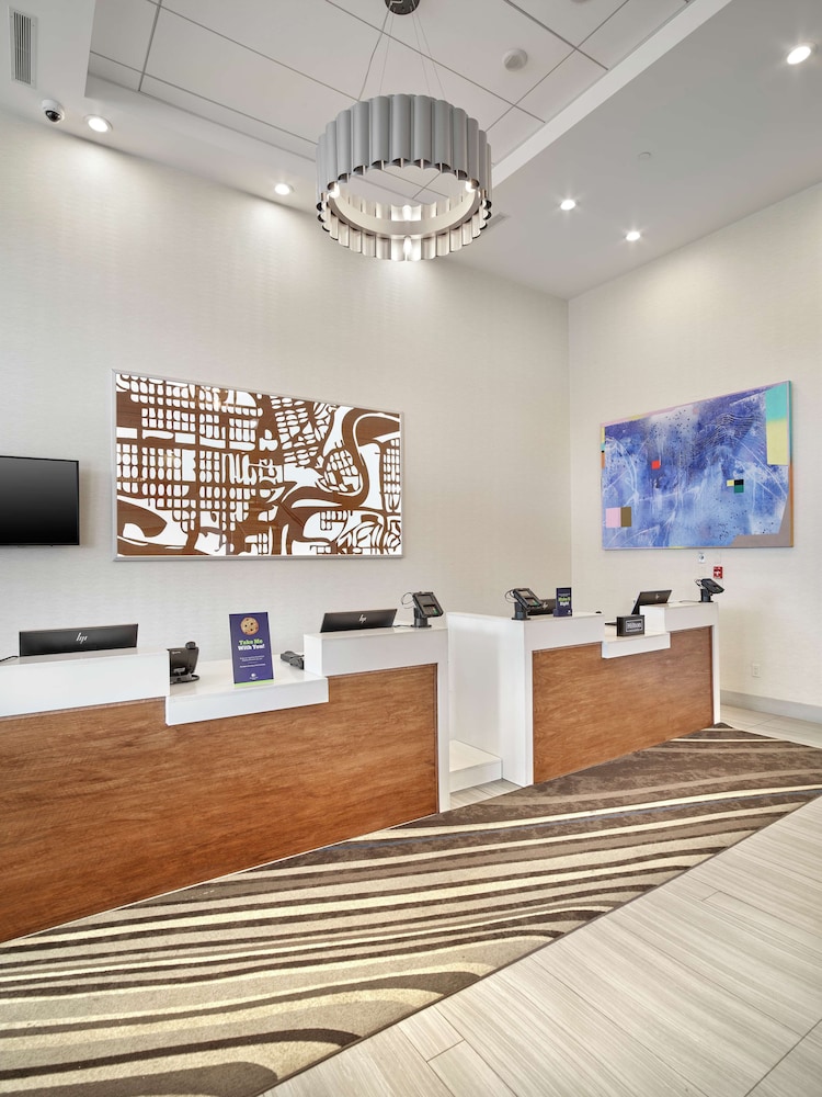 DoubleTree by Hilton Edmonton Downtown 8/50