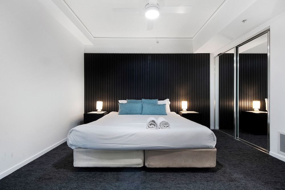 Mantra Sierra Grand Broadbeach 24/73