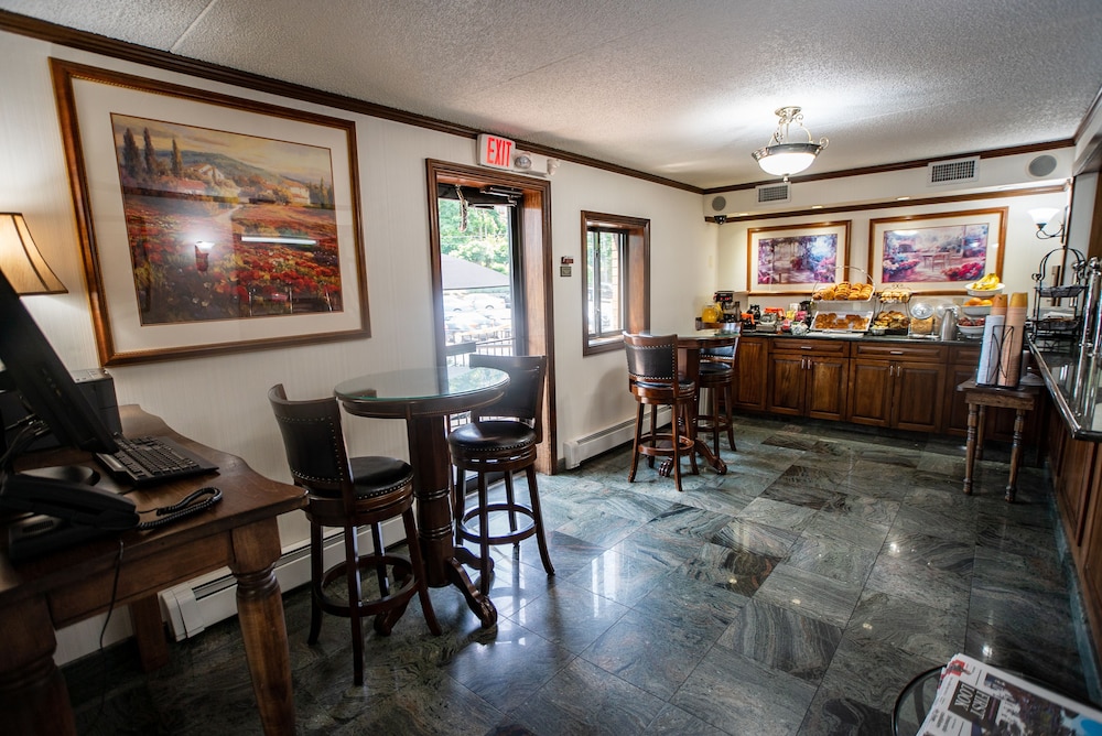 The Holland Hotel 33/49