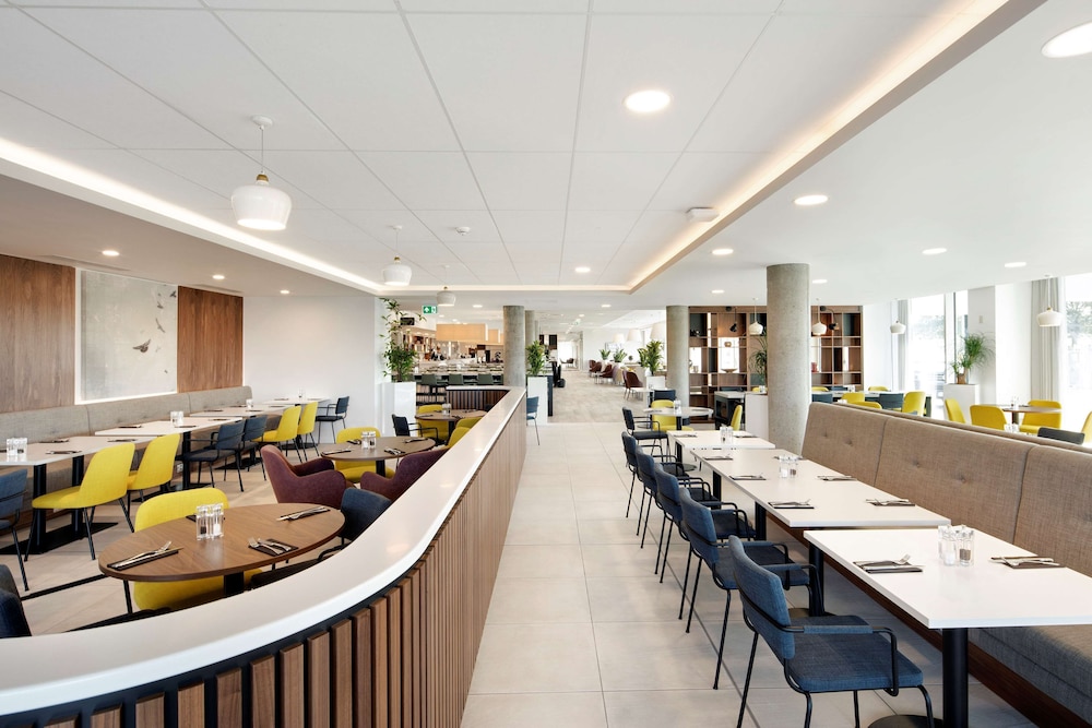 Hampton By Hilton London Stansted Airport 53/59