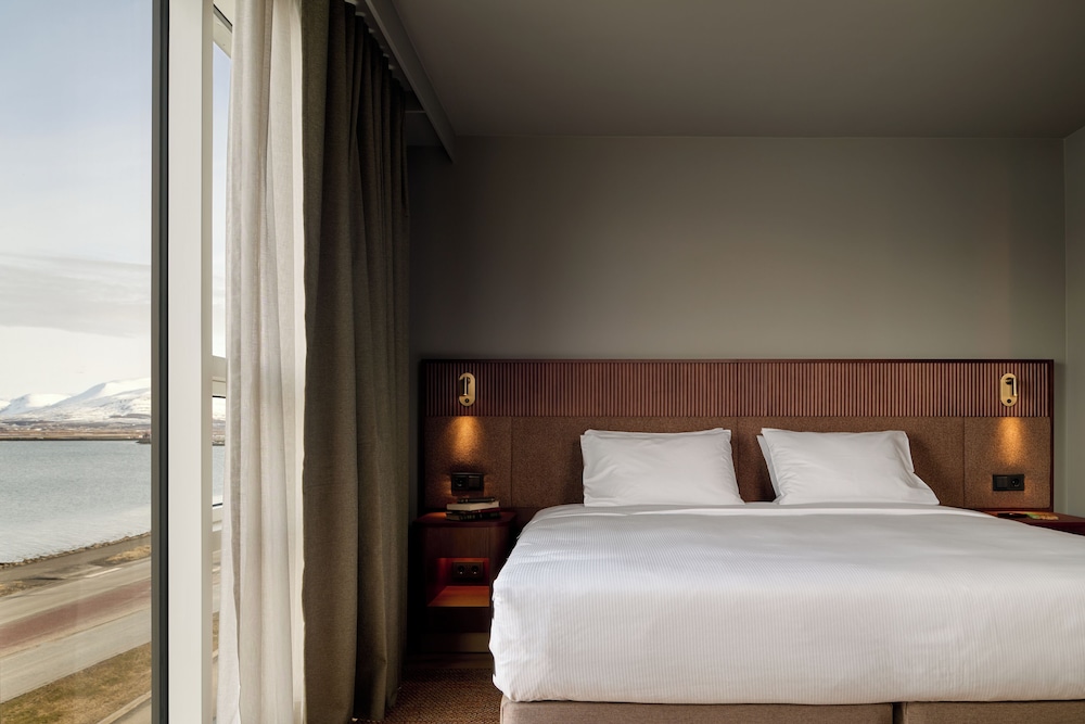 3 Bedrooms, Deluxe, Suite, Apartment, 1 King and 1 Single Beds, Queen Bed