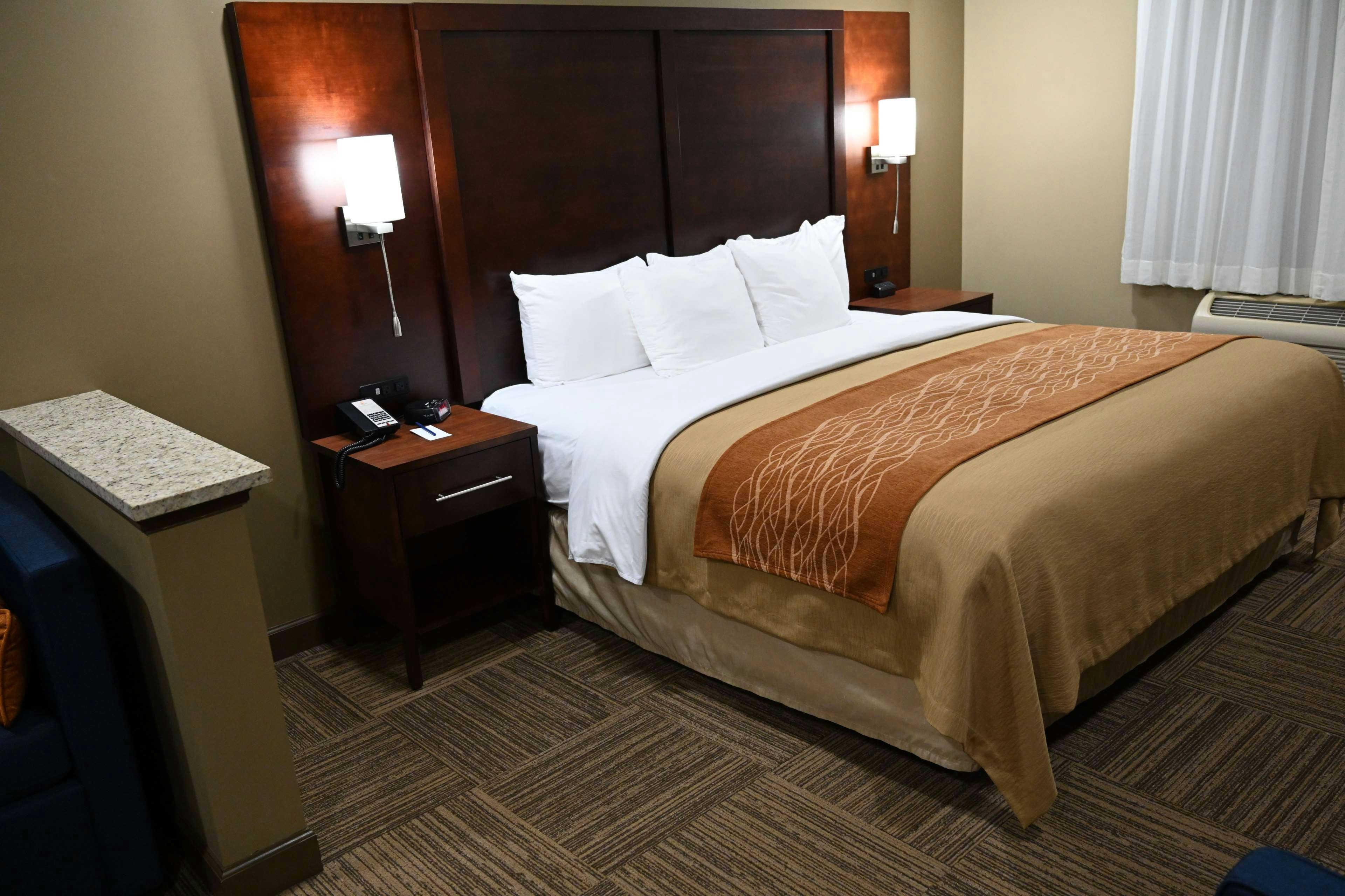 Giles Hotel Inn & Suites 10/31