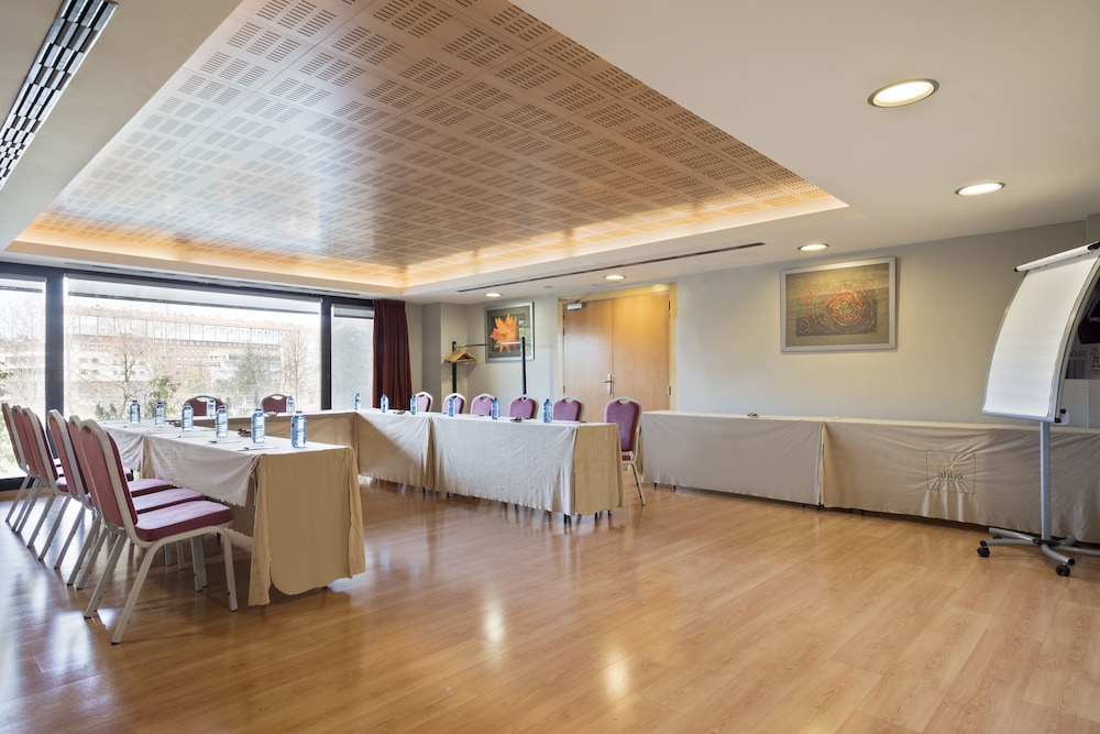 Occidental Pamplona 31/50