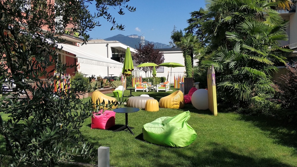 Holiday Iv Gardan 42/50