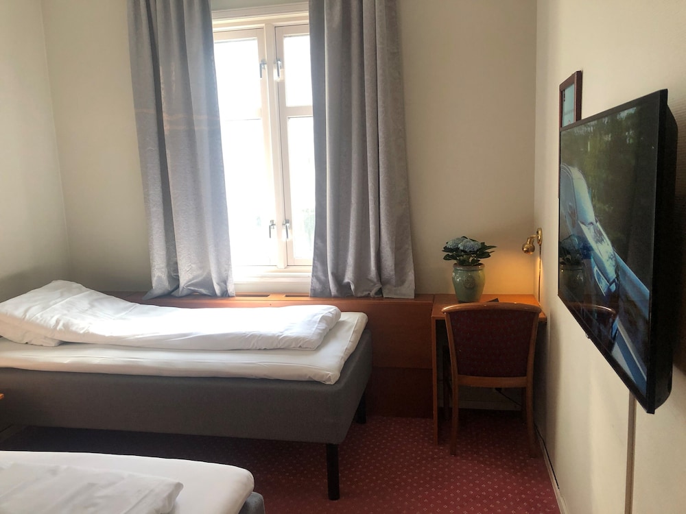 First Hotel Breiseth 37/84