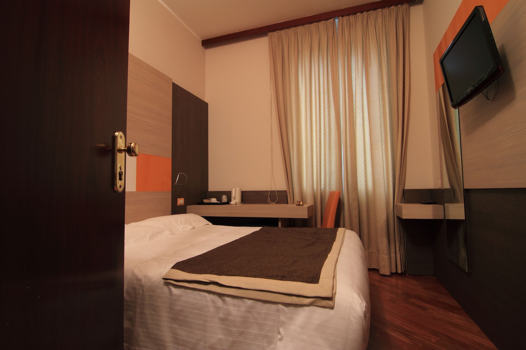 ECONOMY, SEMI DOUBLE BED, SMALL