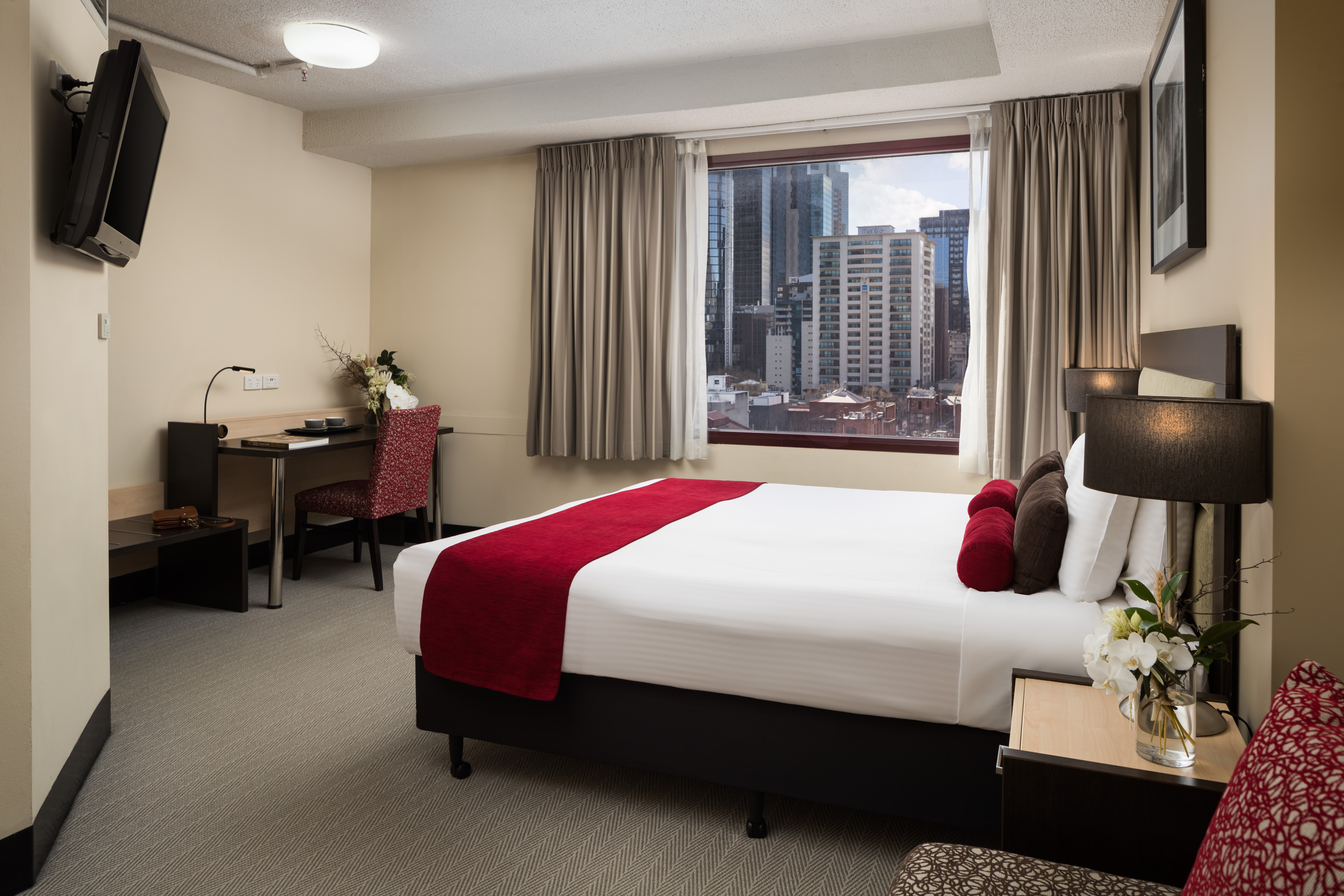 SUPERIOR, 1 KING AND 1 SINGLE BEDS