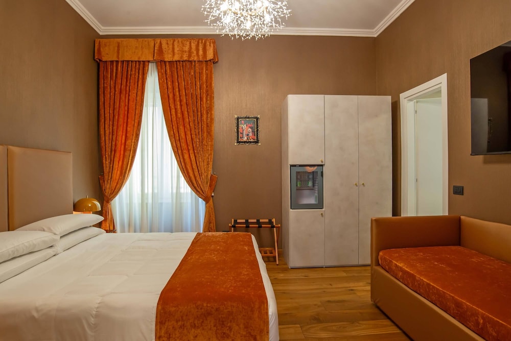 NAKISSA INN 15/76
