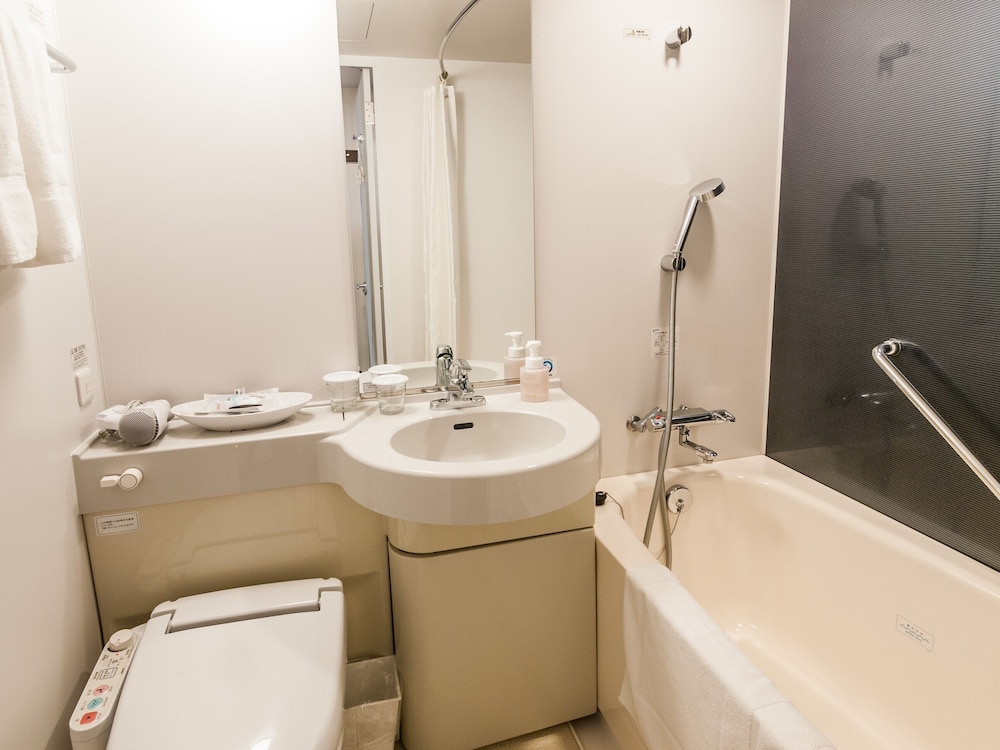 غرفة ديلوكس بسرير كوين وسرير فردي، Richmond Hotel Fukuoka Tenjin 4/5