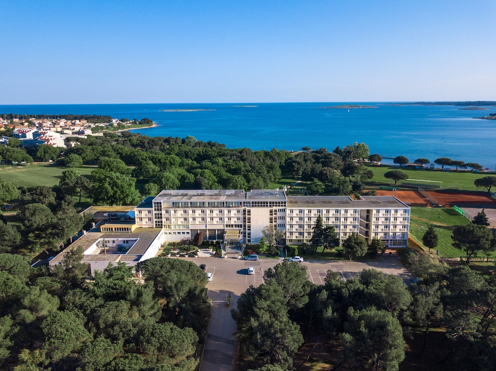Arena Hotel Holiday 41/50