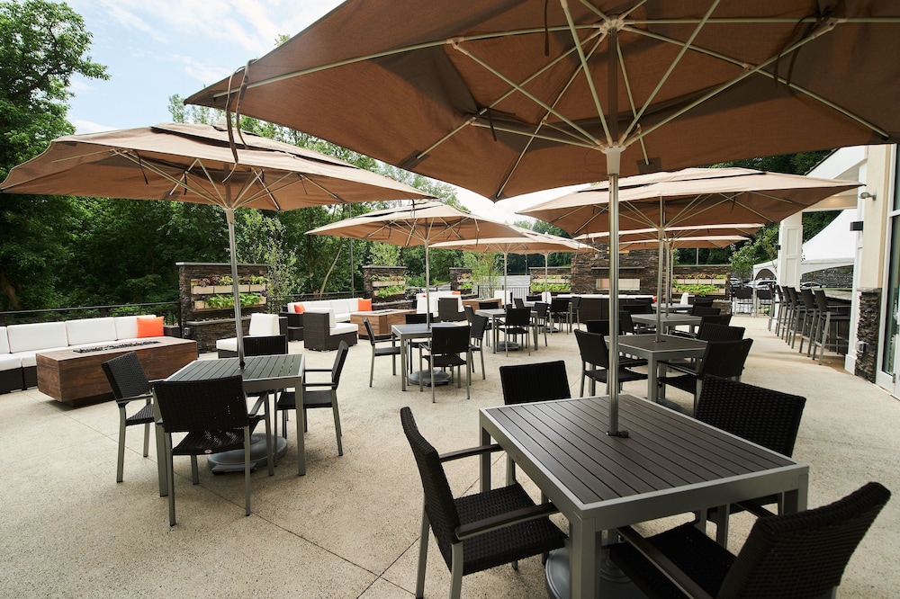 Holiday Inn And Suites Philadelphia W Drexel Hill 34/50