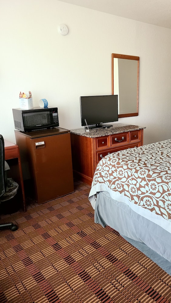 Days Inn By Wyndham Holland 20/35