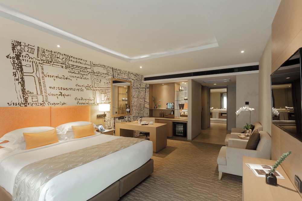 SKYLINE, SUITE